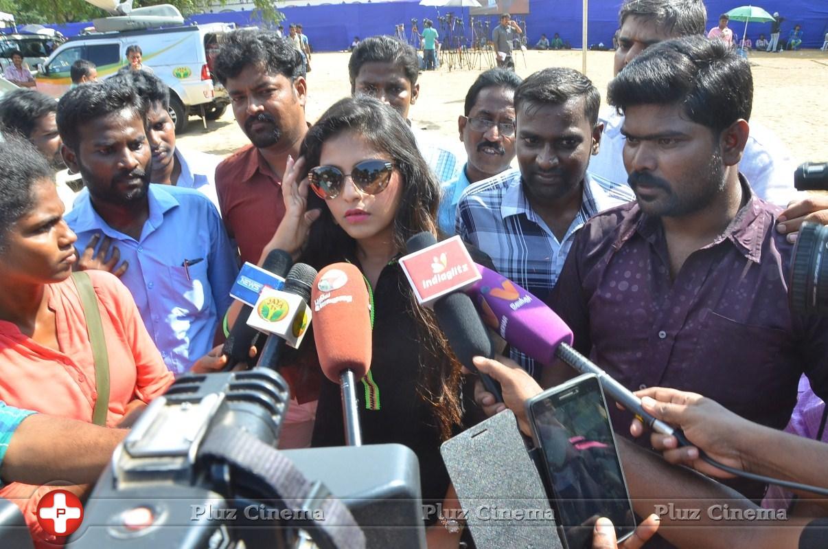 Arun Vijay and Anjali Votes for Nadigar Sangam Elections 2015 Photos | Picture 1142336