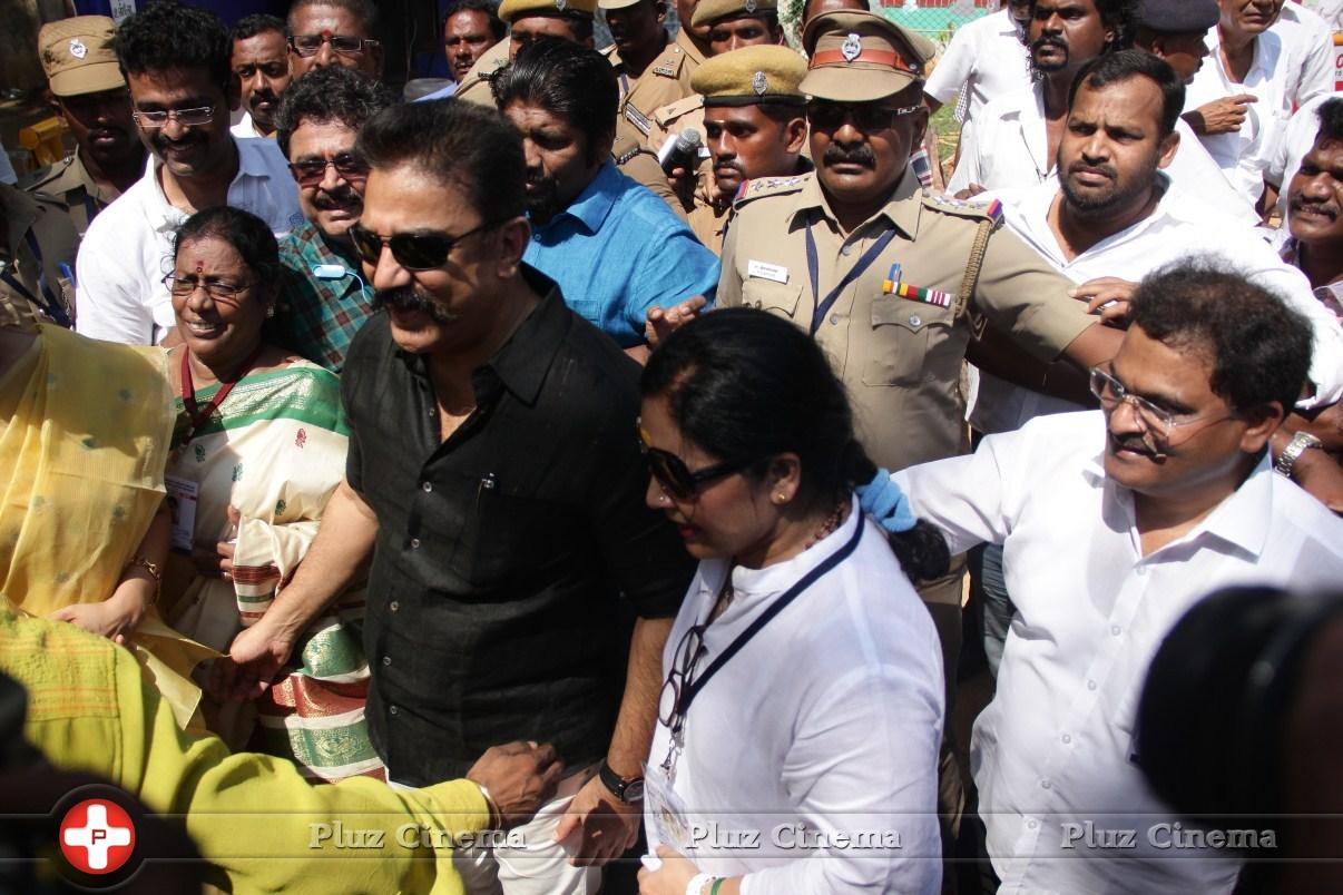 Kamal Hassan and Gautami Votes for Nadigar Sangam Elections 2015 Photos | Picture 1141871