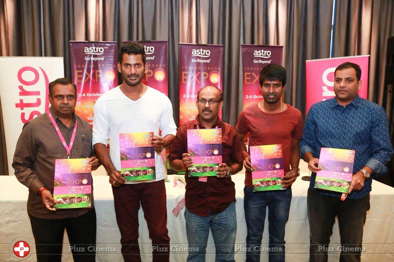 Vishal and Soori in Singapore For Paayum Puli Stills | Picture 1111015