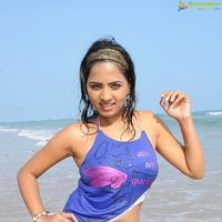 Srushti Dange - Oru Nodiyil Movie New Photos | Picture 1118471