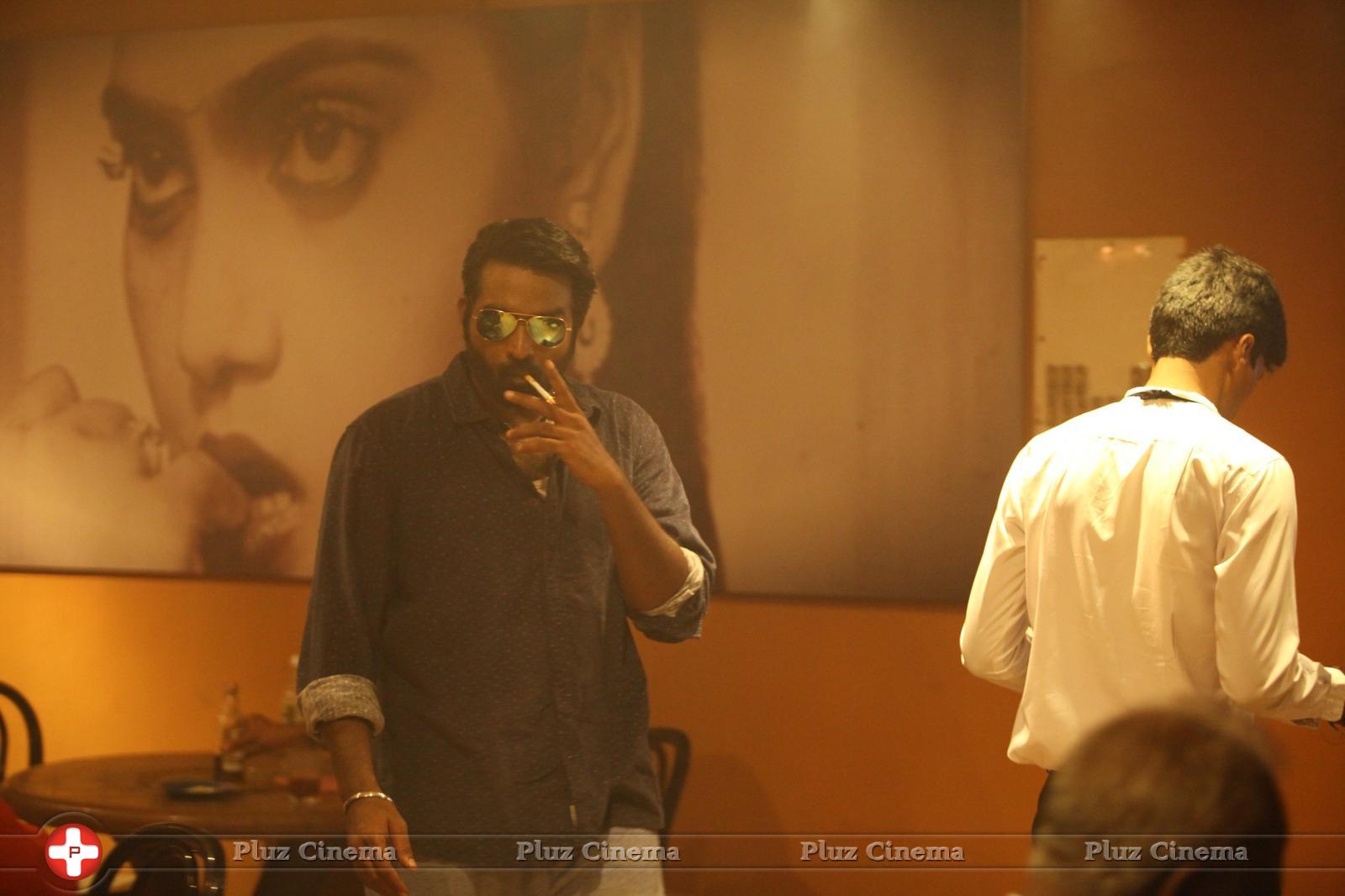 Vijay Sethupathi - Kadhalum Kadanthu Pogum Movie Stills | Picture 1218453