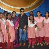 Anandaraj Arranges Dhilluku Dhuddu Movie Special Show For Childrens | Picture 1352392