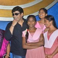 Anandaraj Arranges Dhilluku Dhuddu Movie Special Show For Childrens | Picture 1352401