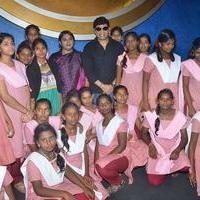 Anandaraj Arranges Dhilluku Dhuddu Movie Special Show For Childrens | Picture 1352403