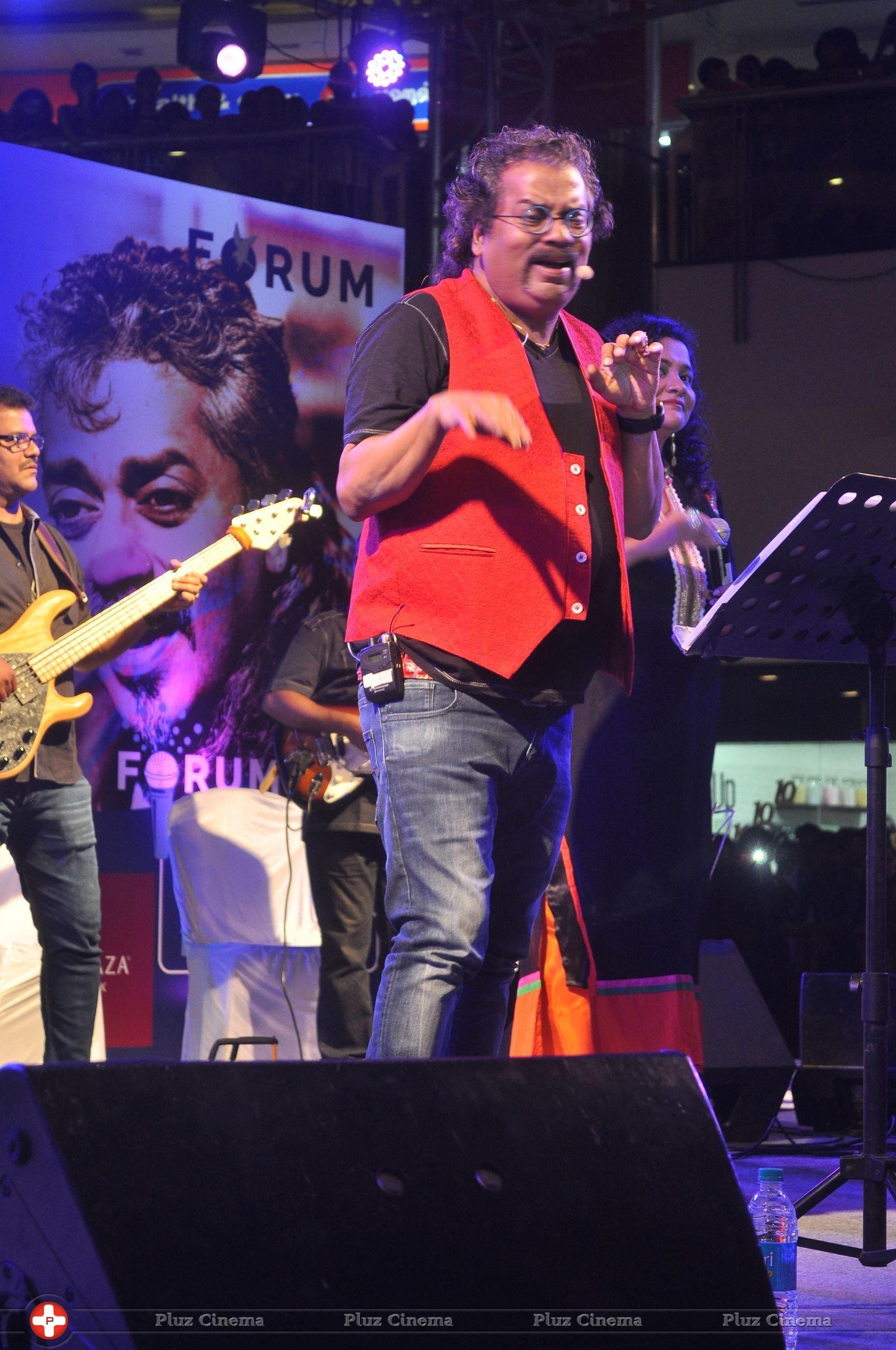 Hariharan - Hariharan's Live In Concert At The Forum Vijaya Mall Photos | Picture 1346201