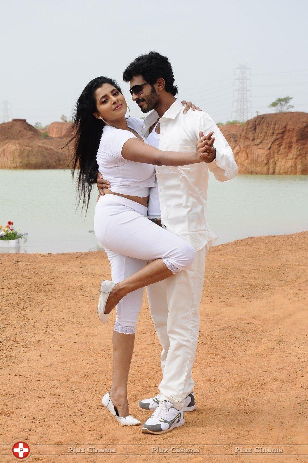 Nee Enna Maayam Seithai Movie Gallery | Picture 1274810