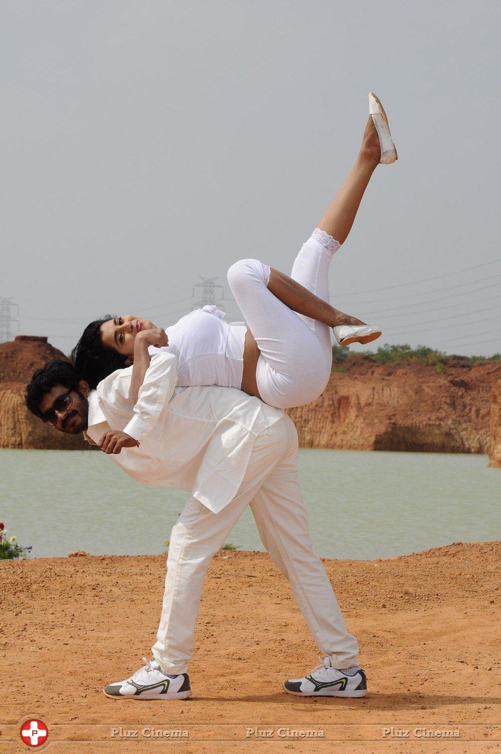 Nee Enna Maayam Seithai Movie Gallery | Picture 1274811