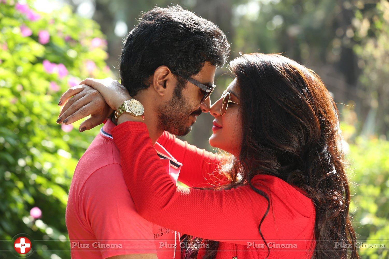 Nee Enna Maayam Seithai Movie Gallery | Picture 1274829