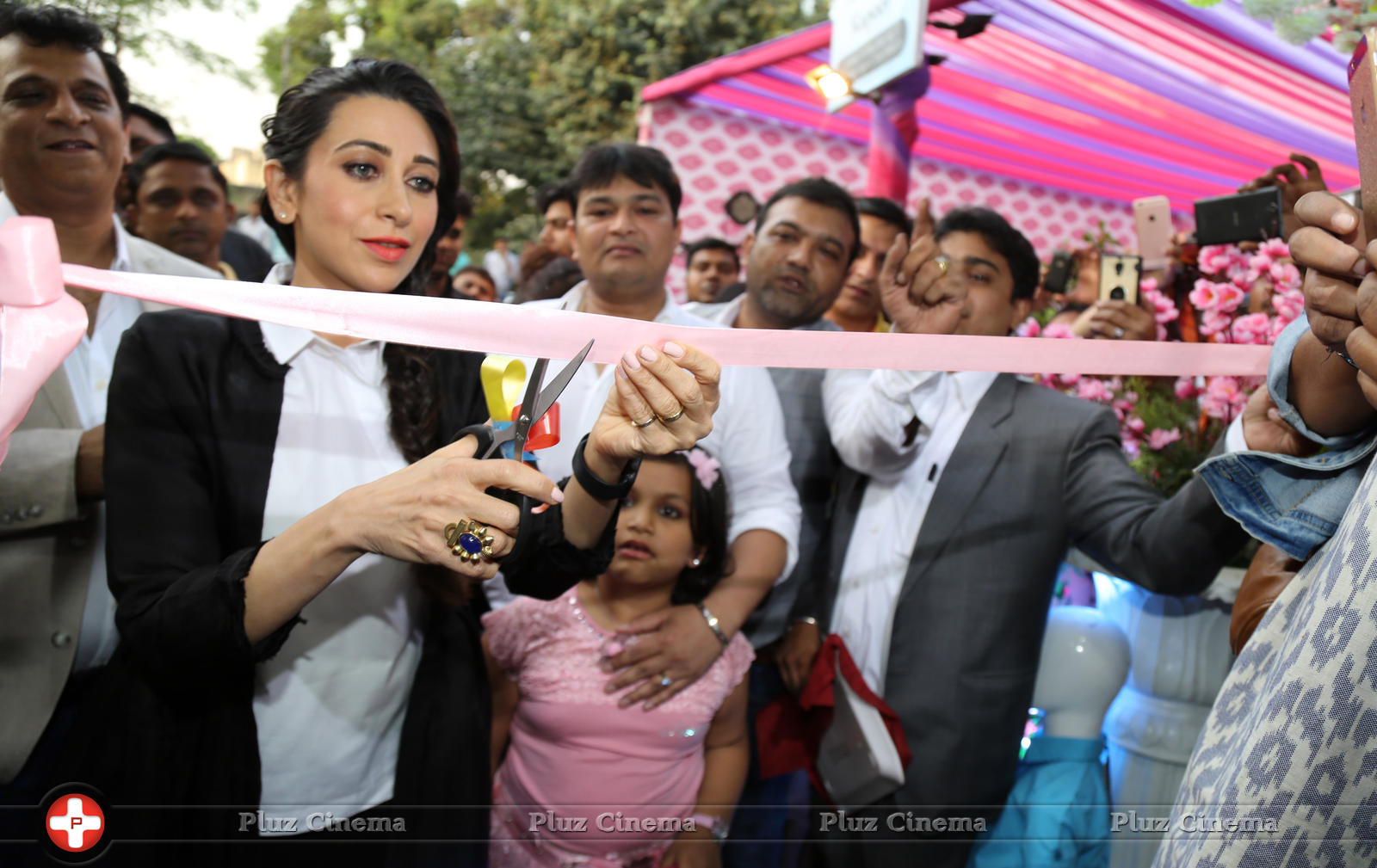 Karisma Kapoor Inaugurated Western Basics Kids Wear Store Photos | Picture 1309054