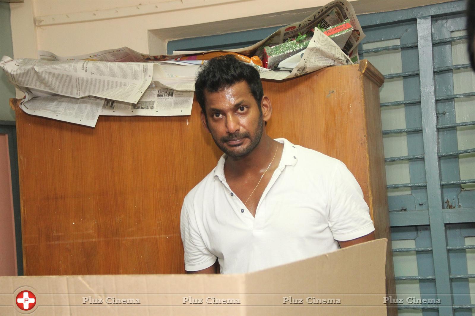 Vishal Krishna - Celebrities Cast their Votes in TN Election 2016 Photos | Picture 1315174