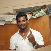 Vishal Krishna - Celebrities Cast their Votes in TN Election 2016 Photos