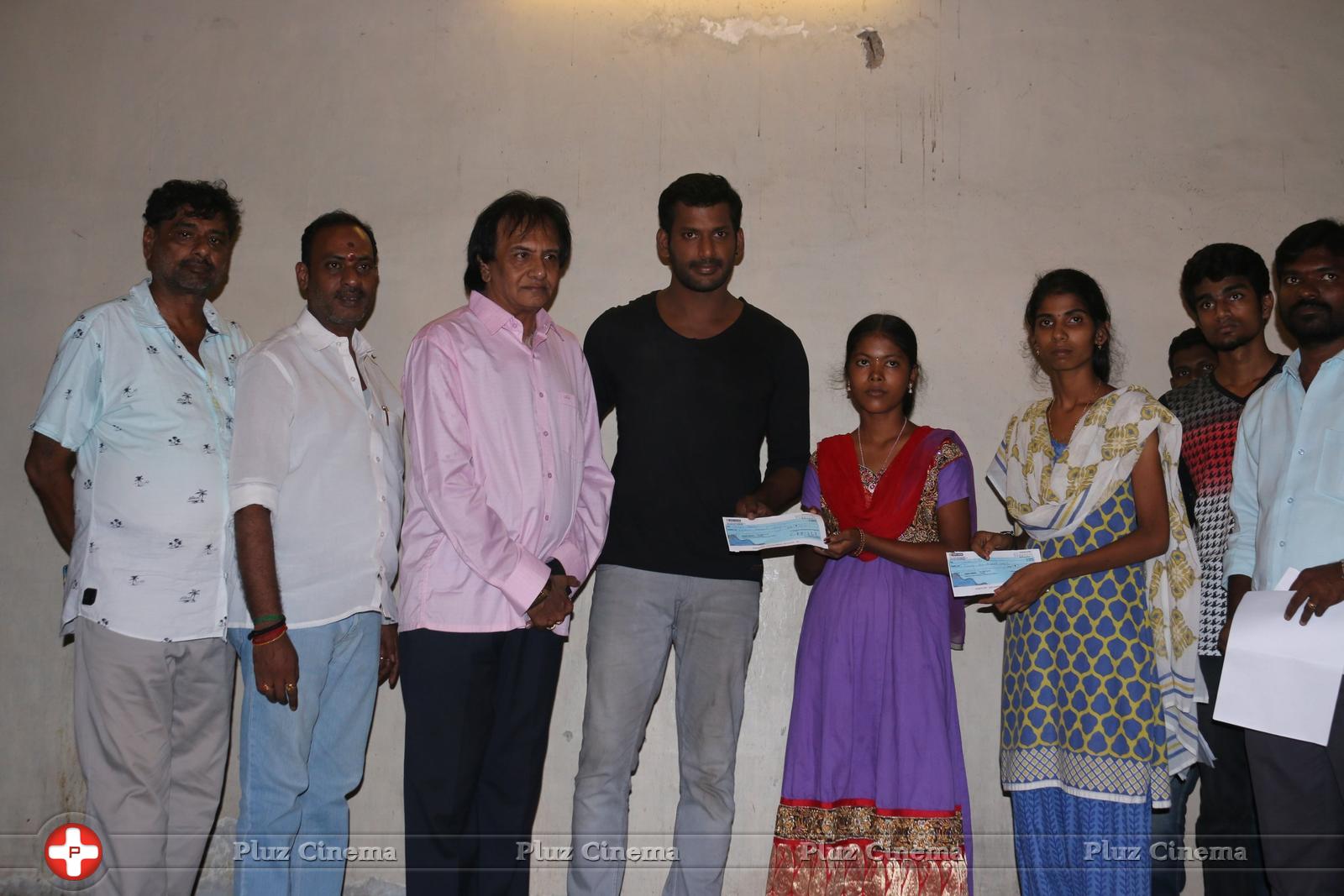 Vishal Help's 10 Poor Student's by Paying College Fees | Picture 1323099