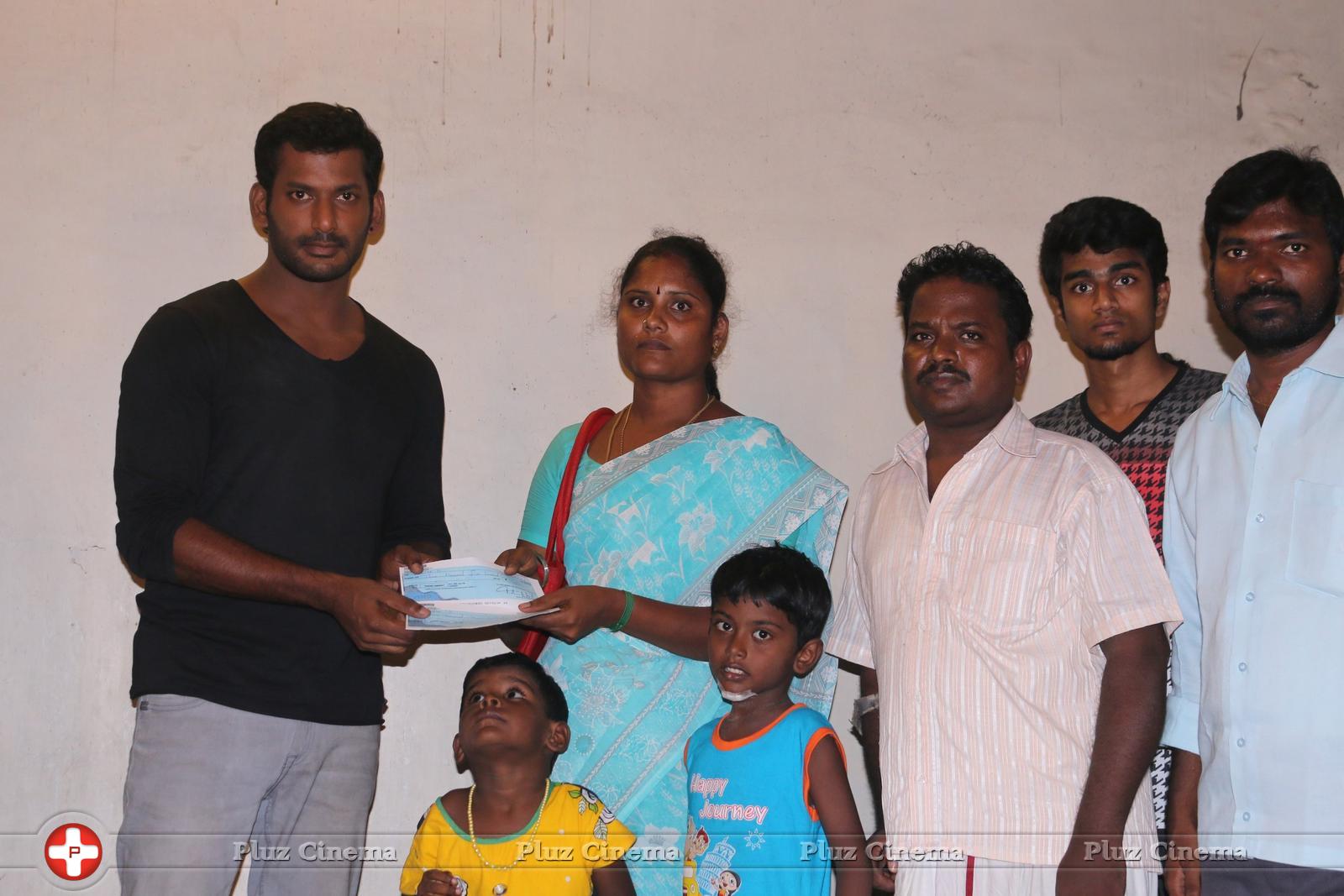 Vishal Help's 10 Poor Student's by Paying College Fees | Picture 1323101