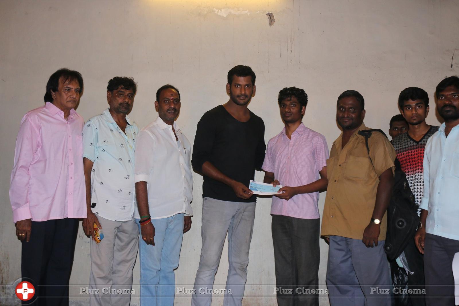 Vishal Help's 10 Poor Student's by Paying College Fees | Picture 1323102