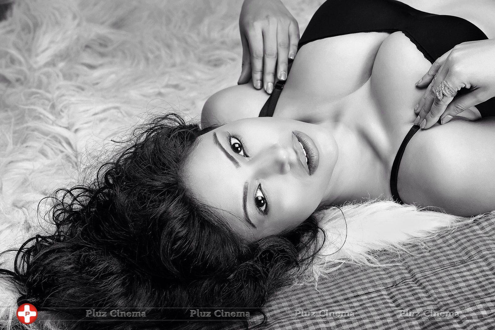 Devshi Khanduri joins Bollywood's Zero Size Bikini Brigade Photos | Picture 905950