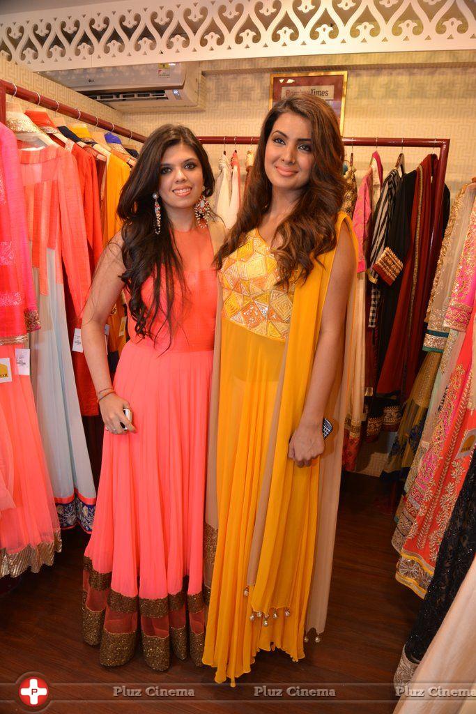 Pinky Roshan & Geeta Basra at Ushma Vaidya Festive Collection Photos | Picture 843771