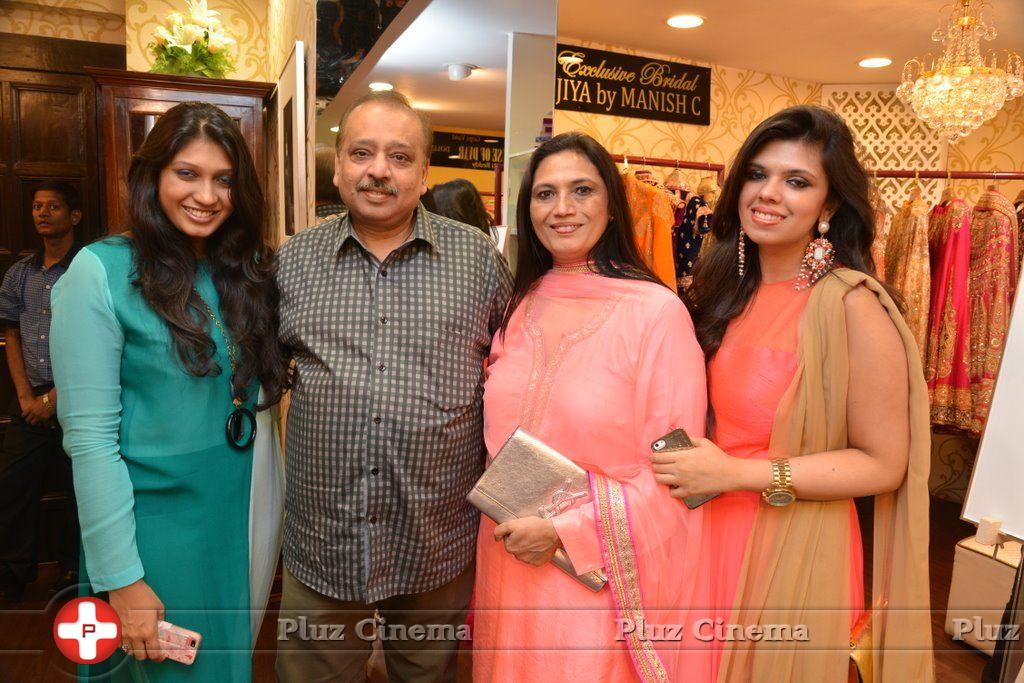 Pinky Roshan & Geeta Basra at Ushma Vaidya Festive Collection Photos | Picture 843804