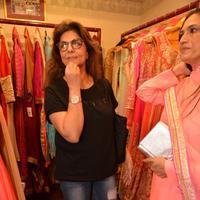 Pinky Roshan - Pinky Roshan & Geeta Basra at Ushma Vaidya Festive Collection Photos | Picture 843744