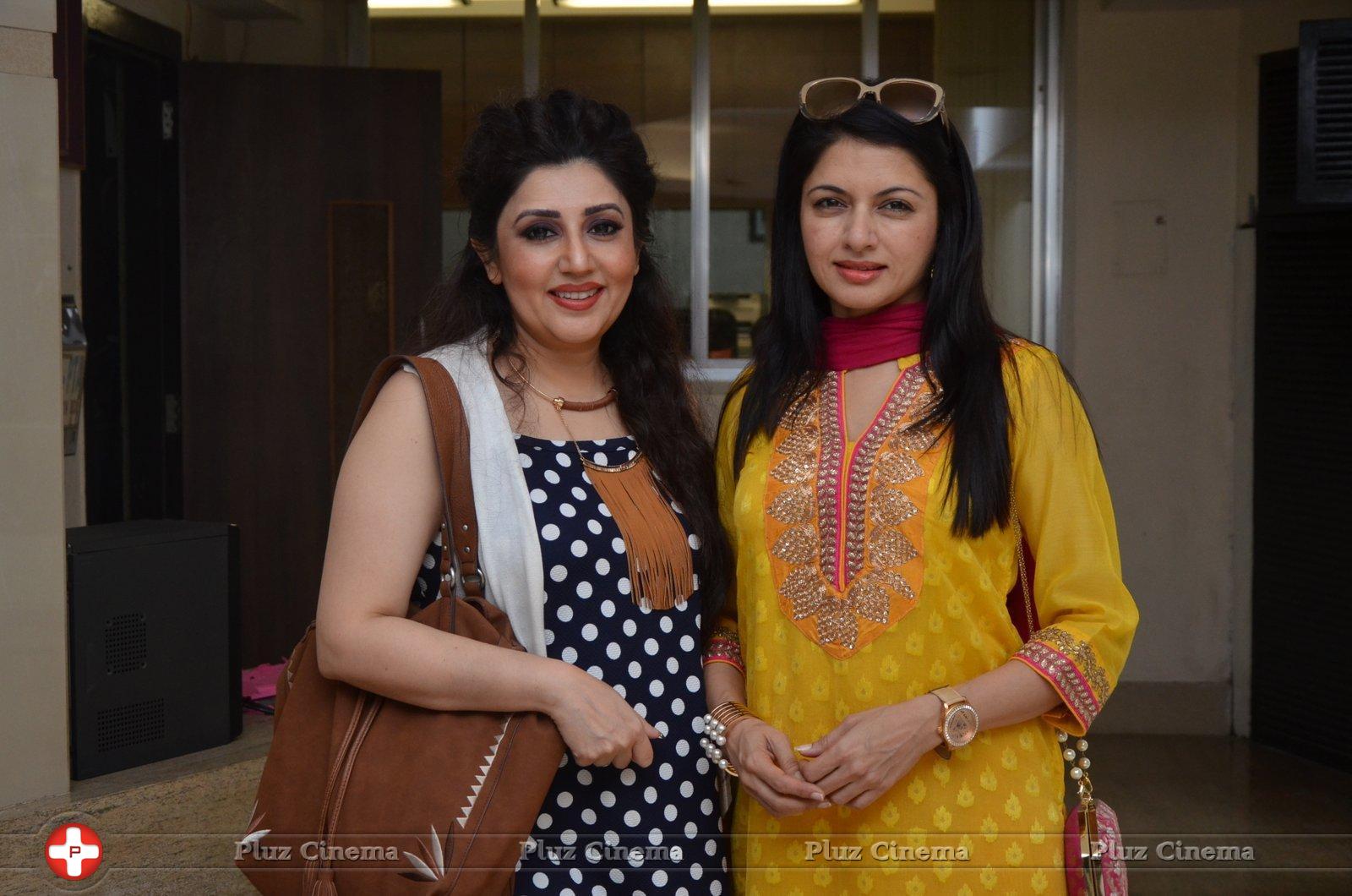 Bhagyashree Inaugurated The Juhu Organic Farmer's Market At Jamnabai Narsee School | Picture 1385182