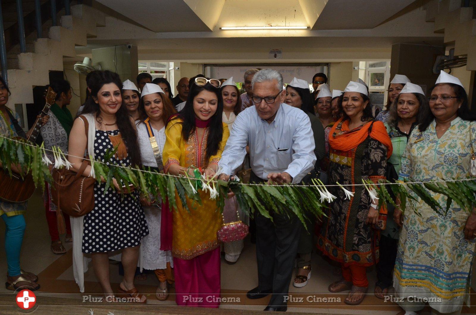 Bhagyashree Inaugurated The Juhu Organic Farmer's Market At Jamnabai Narsee School | Picture 1385183