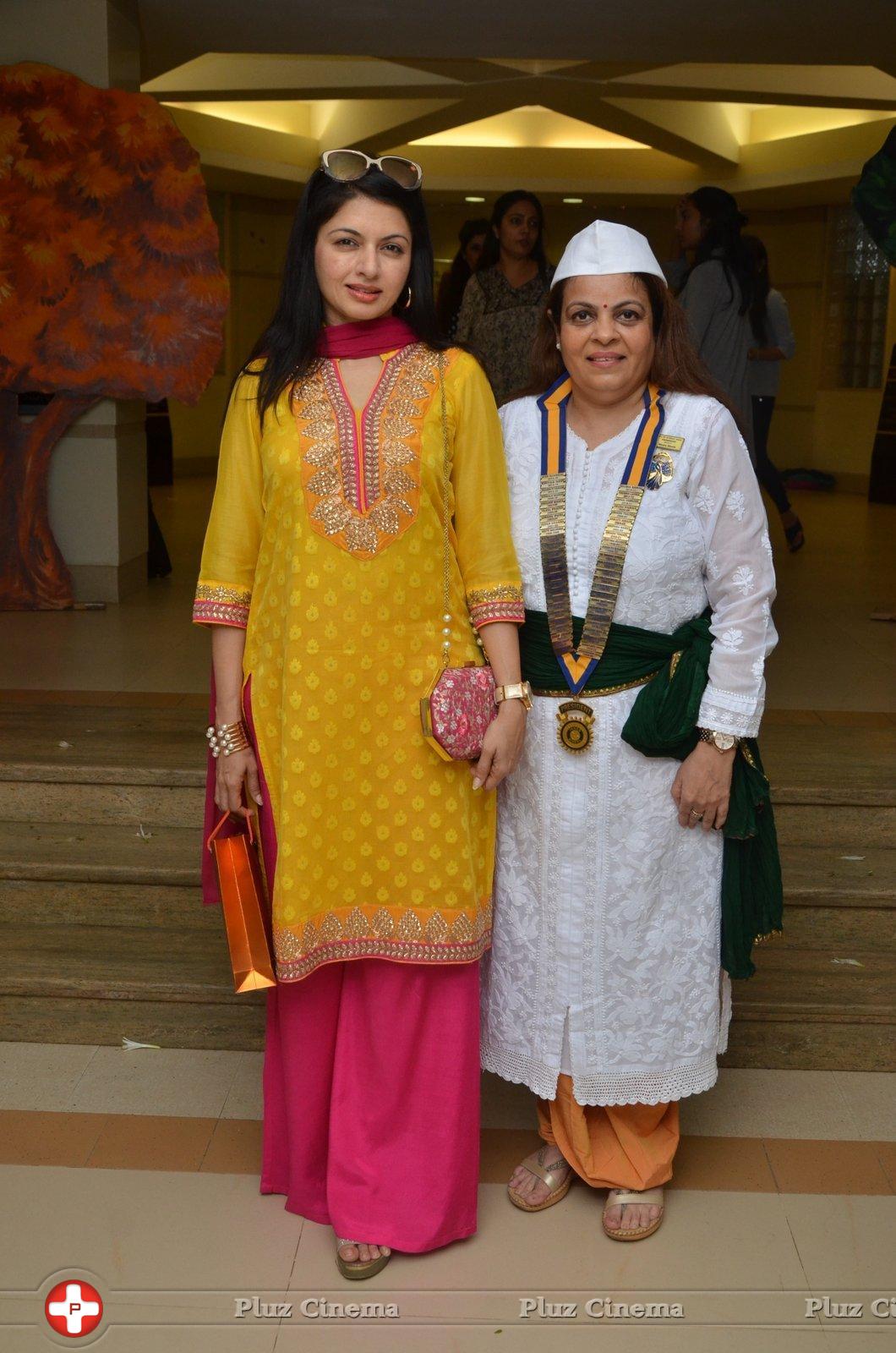 Bhagyashree Inaugurated The Juhu Organic Farmer's Market At Jamnabai Narsee School | Picture 1385206