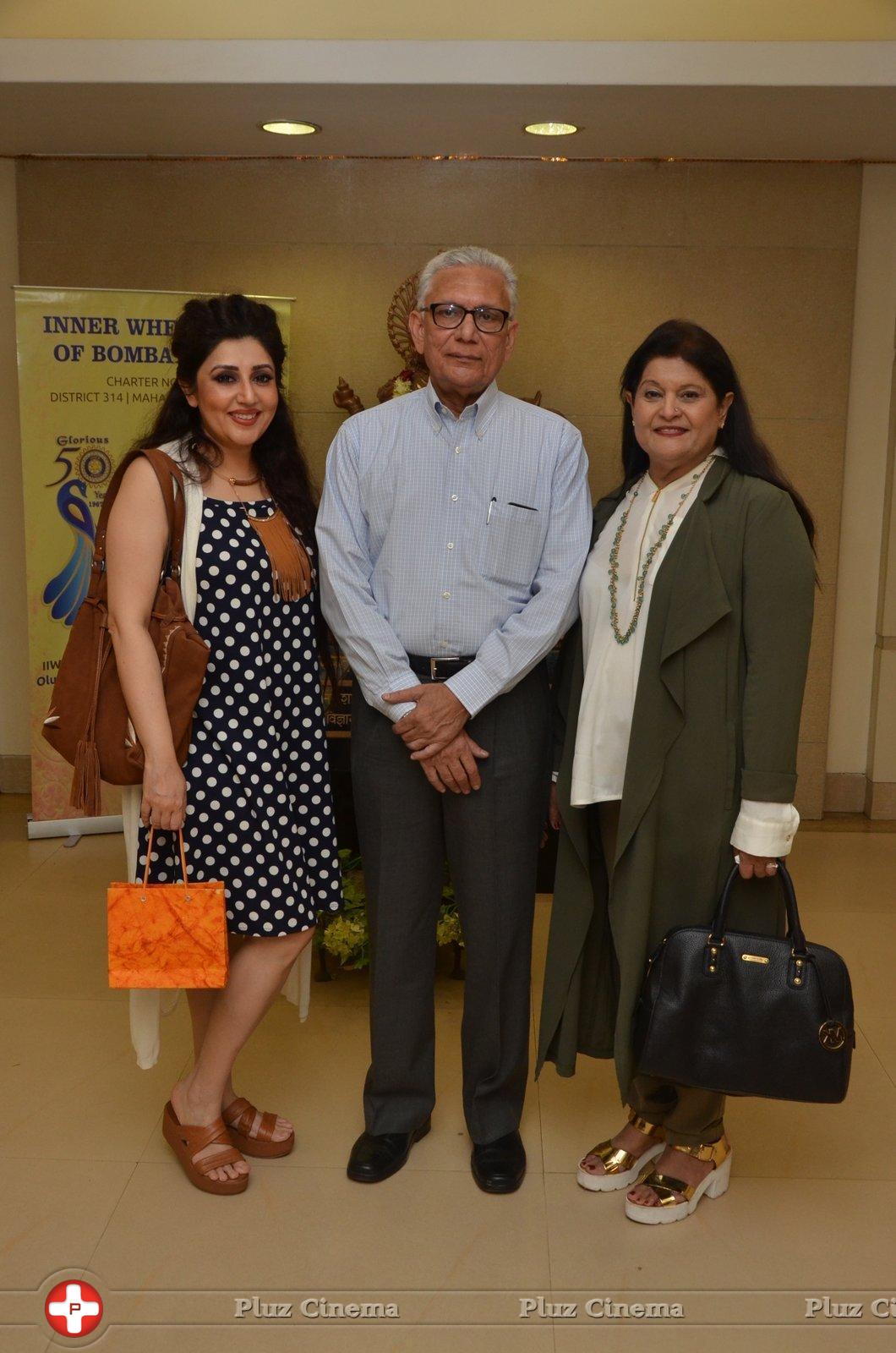 Bhagyashree Inaugurated The Juhu Organic Farmer's Market At Jamnabai Narsee School | Picture 1385211