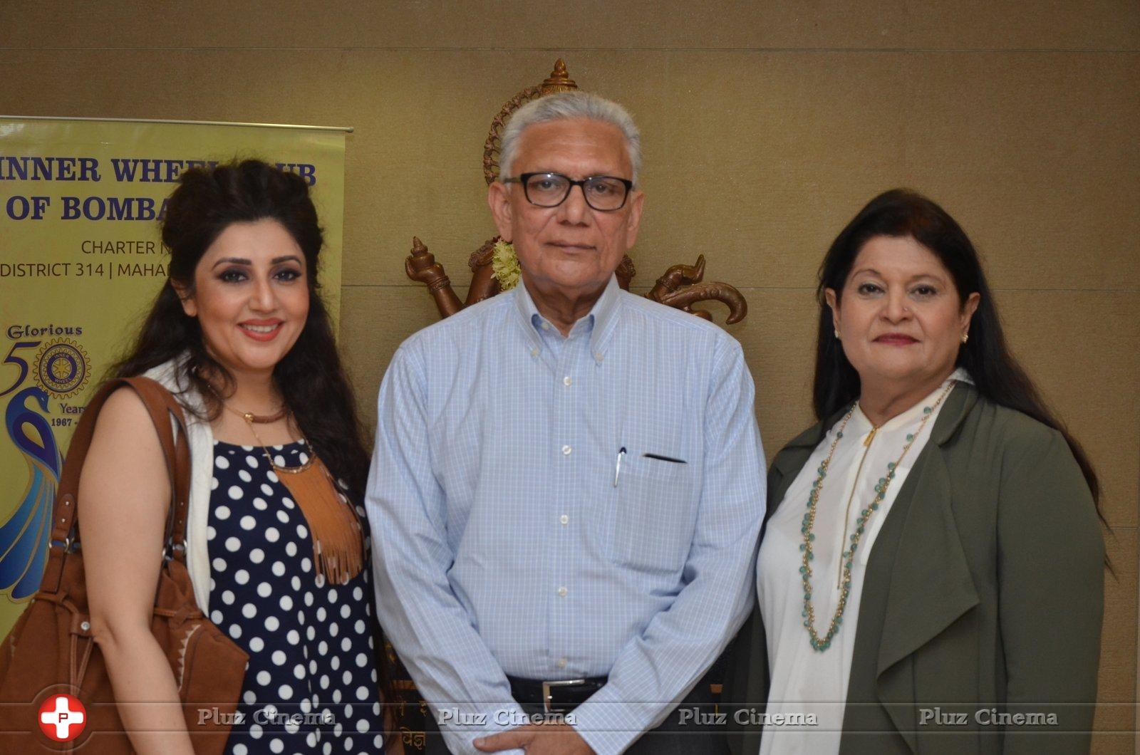 Bhagyashree Inaugurated The Juhu Organic Farmer's Market At Jamnabai Narsee School | Picture 1385212