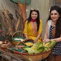 Bhagyashree Inaugurated The Juhu Organic Farmer's Market At Jamnabai Narsee School | Picture 1385189