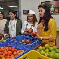 Bhagyashree Inaugurated The Juhu Organic Farmer's Market At Jamnabai Narsee School | Picture 1385197