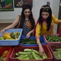 Bhagyashree Inaugurated The Juhu Organic Farmer's Market At Jamnabai Narsee School | Picture 1385198