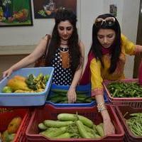 Bhagyashree Inaugurated The Juhu Organic Farmer's Market At Jamnabai Narsee School | Picture 1385199