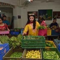 Bhagyashree Inaugurated The Juhu Organic Farmer's Market At Jamnabai Narsee School | Picture 1385204