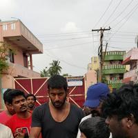 Hero Vishal supplying food packets and Water Photos | Picture 1171874