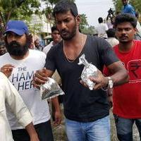 Hero Vishal supplying food packets and Water Photos | Picture 1171876