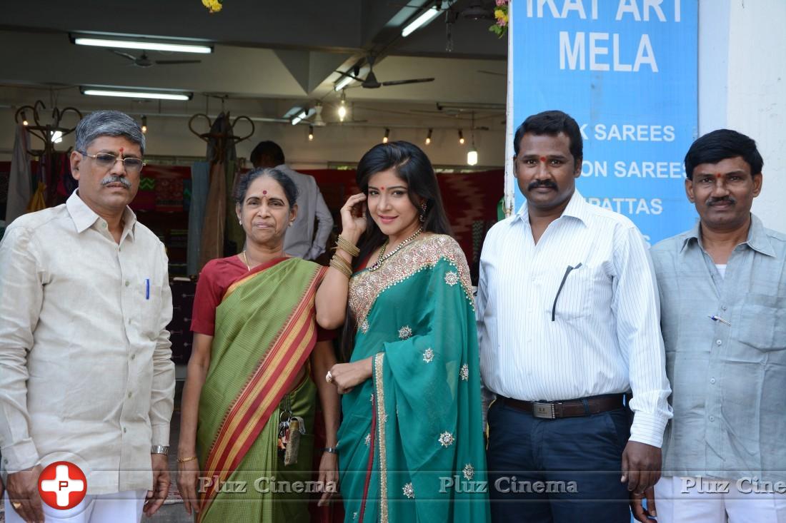 Sakshi Agarwal inaugurates Pochampally IKAT art Mela at Chennai | Picture 895697