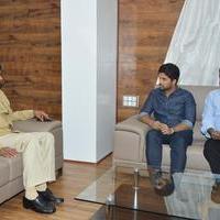 Allu Arjun gives Rs 25 lakhs Cheque to Chandrababu Naidu Stills | Picture 899542
