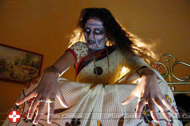 Madhu Shalini - Madhu Shalini's Kalpana Guest House Movie Photos | Picture 918933