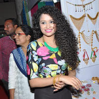Soumya Sukumar - Soumya Sukumar Inaugurates Vivanyas handloom Silks and Cottons Expo Stills | Picture 918948