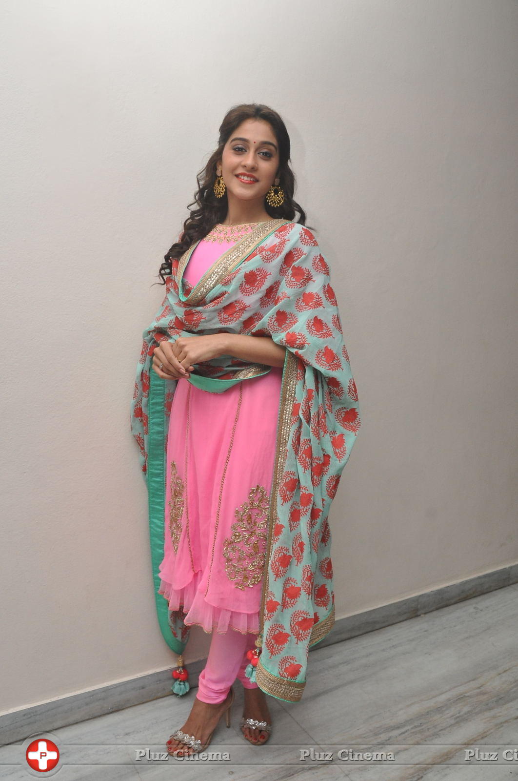 Regina Cassandra Cute Stills | Picture 922039