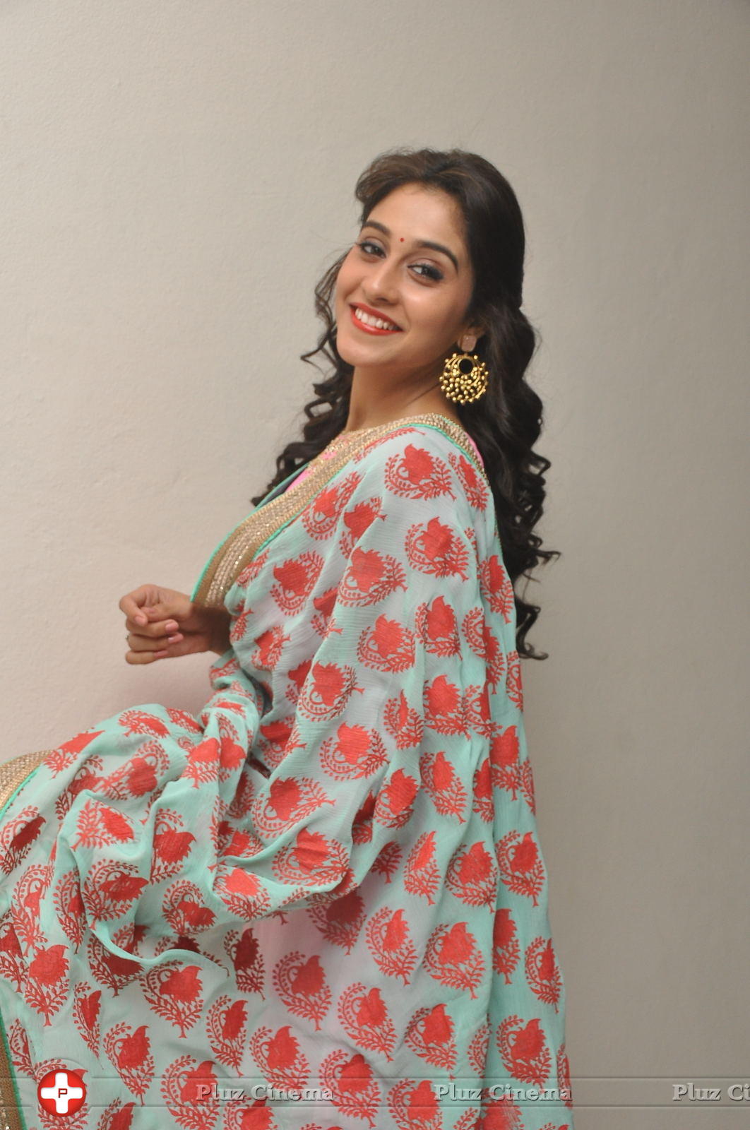 Regina Cassandra Cute Stills | Picture 922063