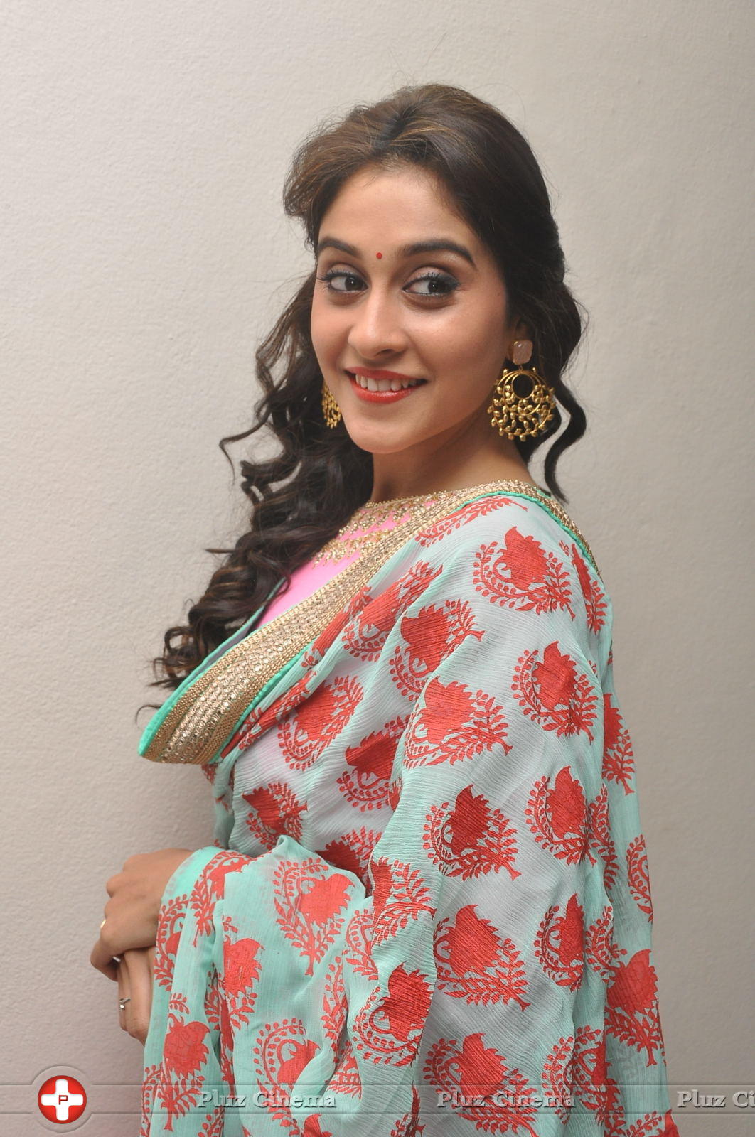 Regina Cassandra Cute Stills | Picture 922092