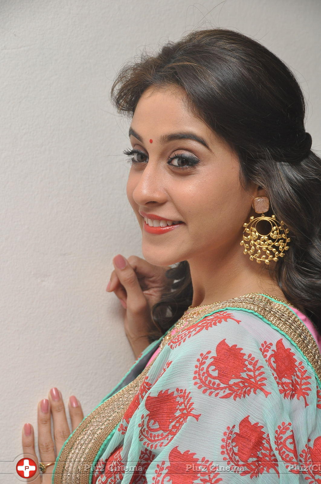 Regina Cassandra Cute Stills | Picture 922095