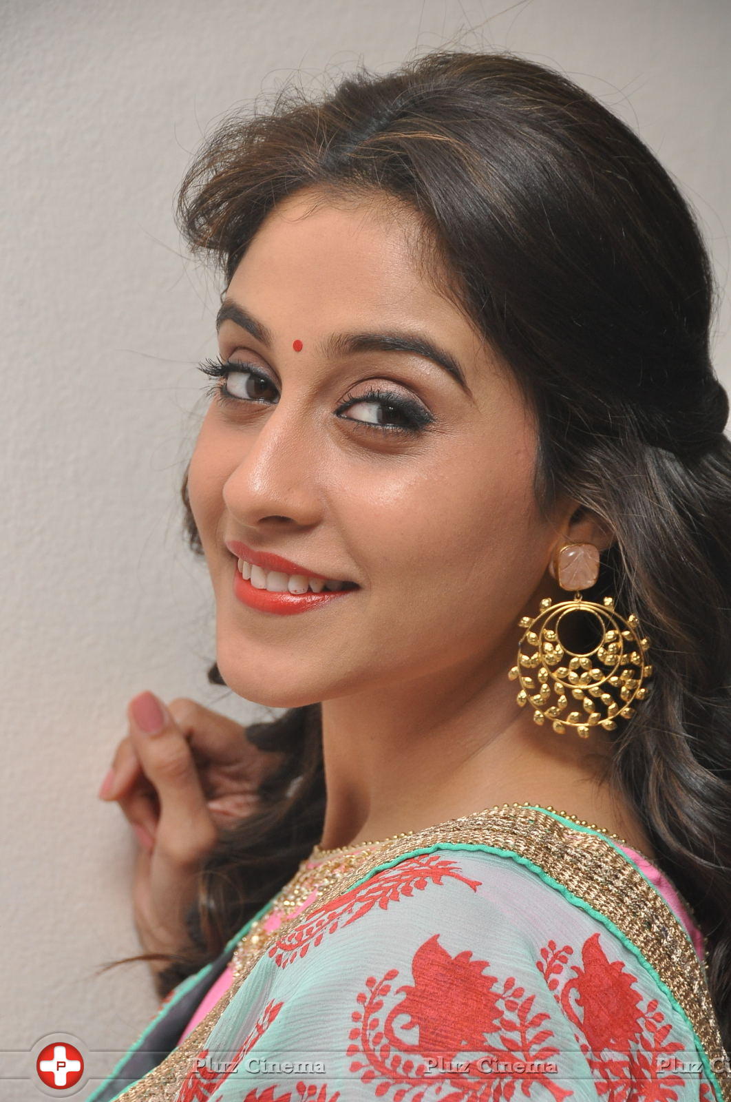 Regina Cassandra Cute Stills | Picture 922100