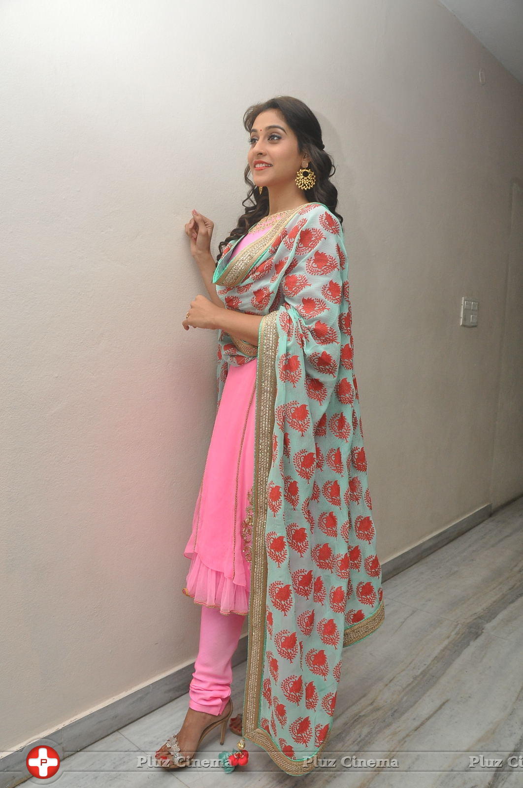 Regina Cassandra Cute Stills | Picture 922107