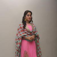 Regina Cassandra Cute Stills | Picture 922041