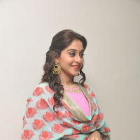 Regina Cassandra Cute Stills | Picture 922044