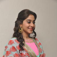 Regina Cassandra Cute Stills | Picture 922045