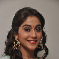 Regina Cassandra Cute Stills | Picture 922047