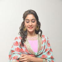 Regina Cassandra Cute Stills | Picture 922051