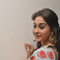 Regina Cassandra Cute Stills | Picture 922082